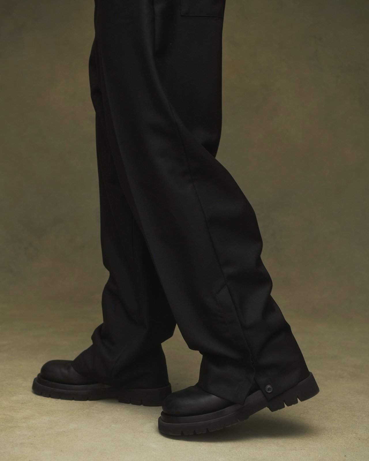 Lownn — Black Wool Twill Straight Pants